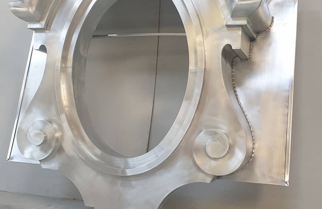 Oeil de boeuf zinc couvreur zingueur toiture fenêtre toit