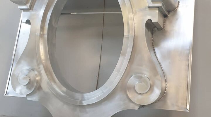 Oeil de boeuf zinc couvreur zingueur toiture fenêtre toit