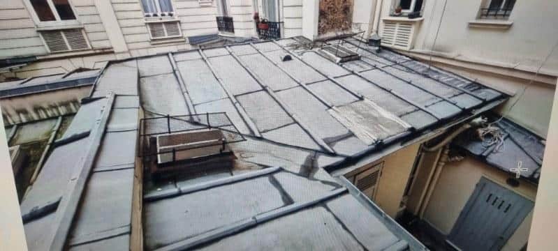 Toits en zinc parisiens vu de haut.