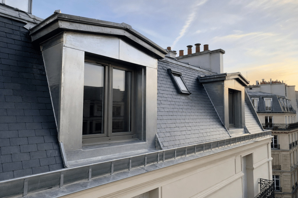 Finitions soignées de chantier de couverture