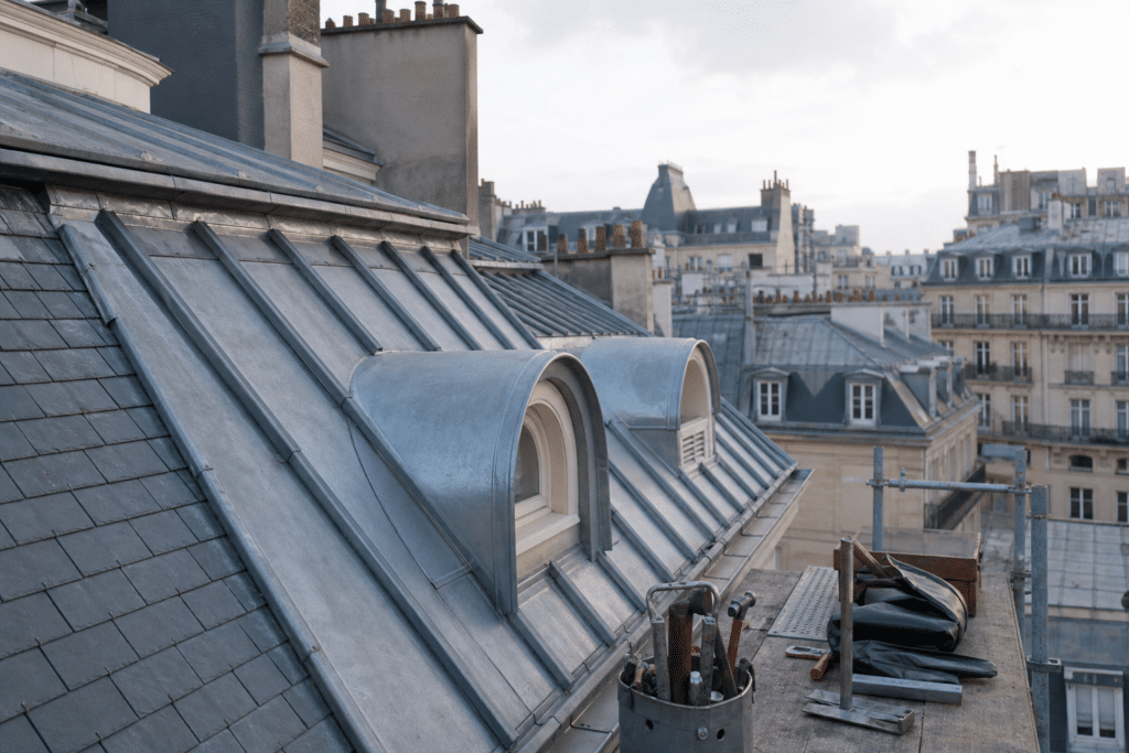 Entreprise de couverture sur toiture zinc à Paris